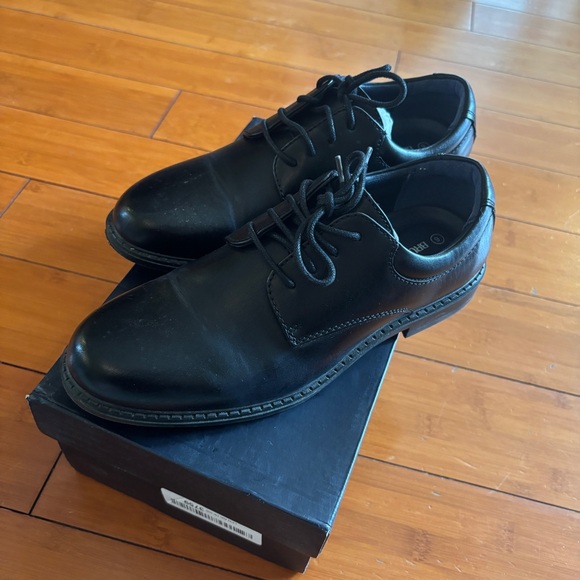 Bruno Marc Boys Dress Shoes, Size 6 - Picture 2 of 7